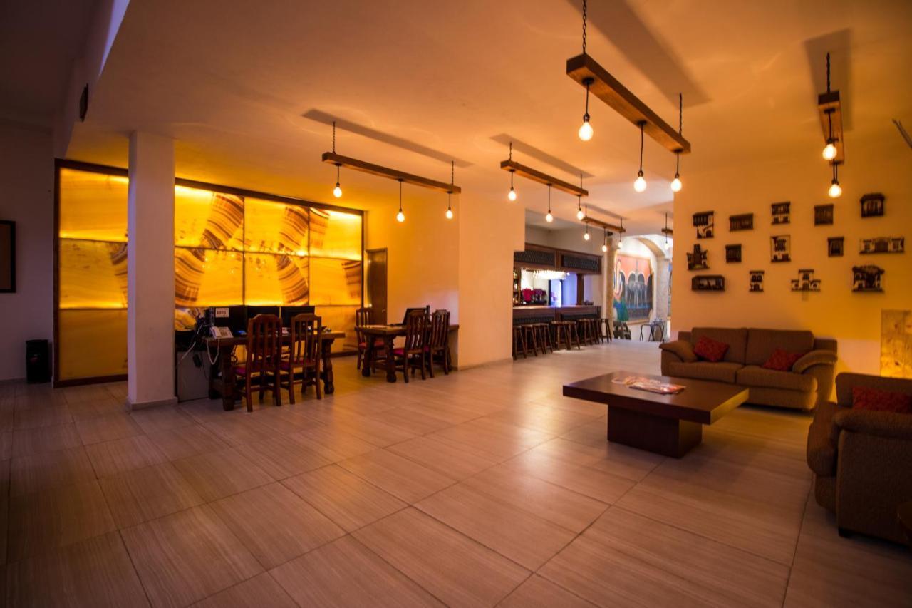 צ'ולולה Hotel Santa Rosa By Rotamundos מראה חיצוני תמונה